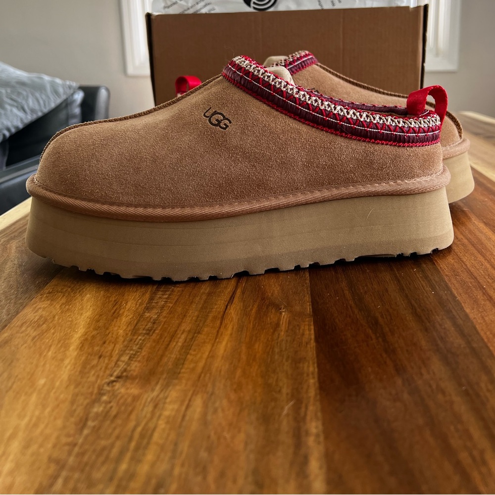New Women’s Ugg Tasman Platform in Chestnut Size 8